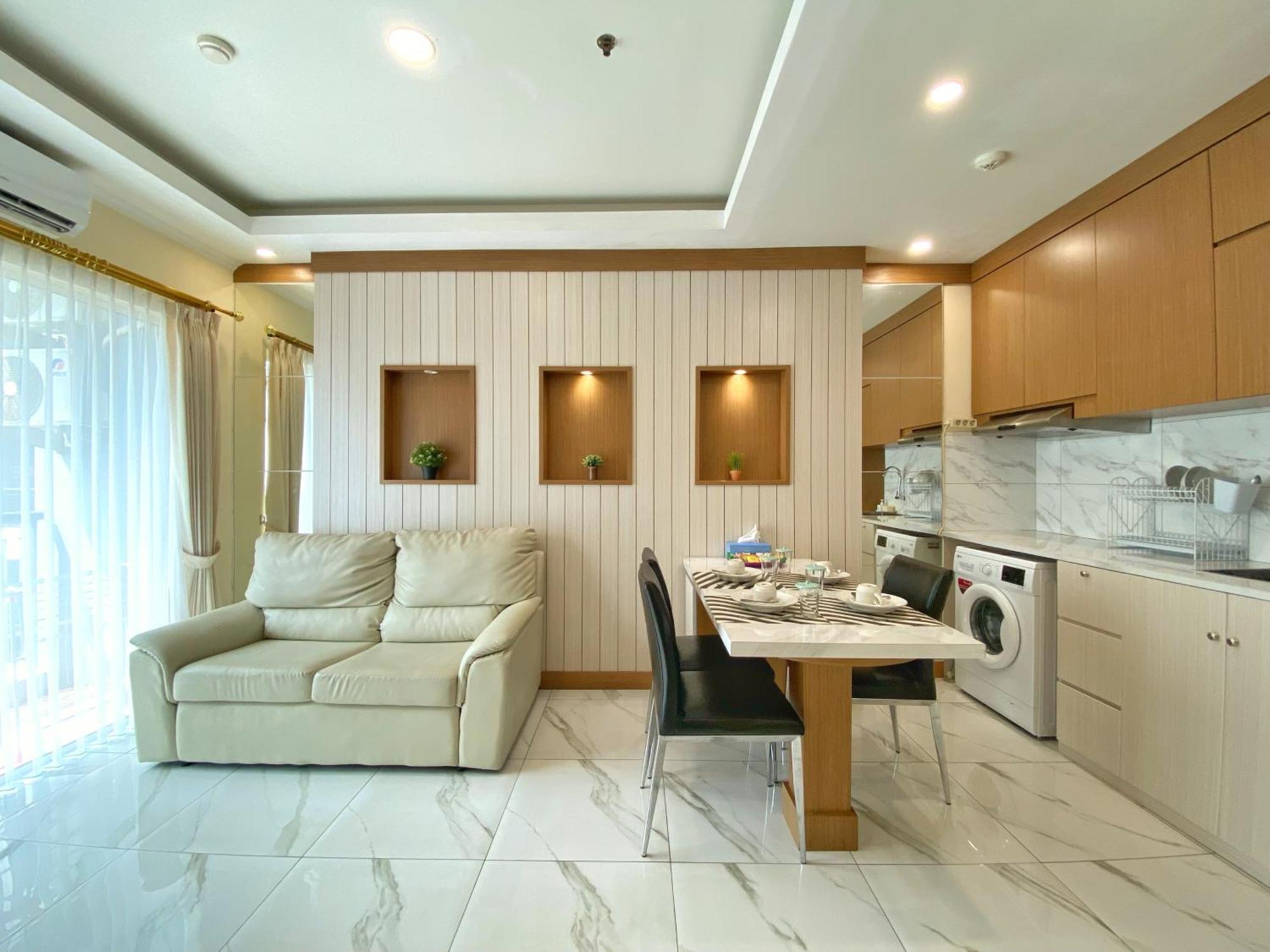 Ravarine Suite Apartment Yakarta Exterior foto