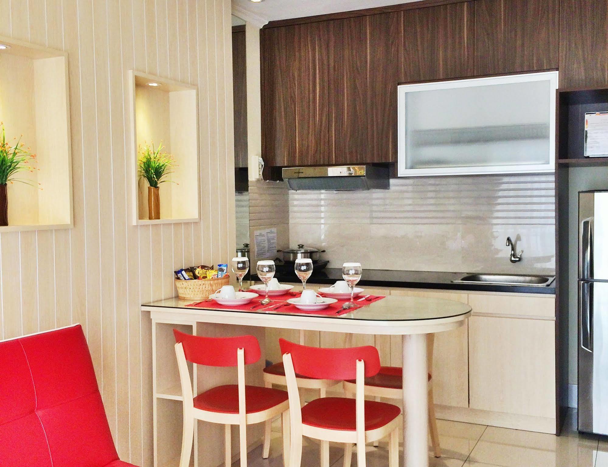 Ravarine Suite Apartment Yakarta Exterior foto