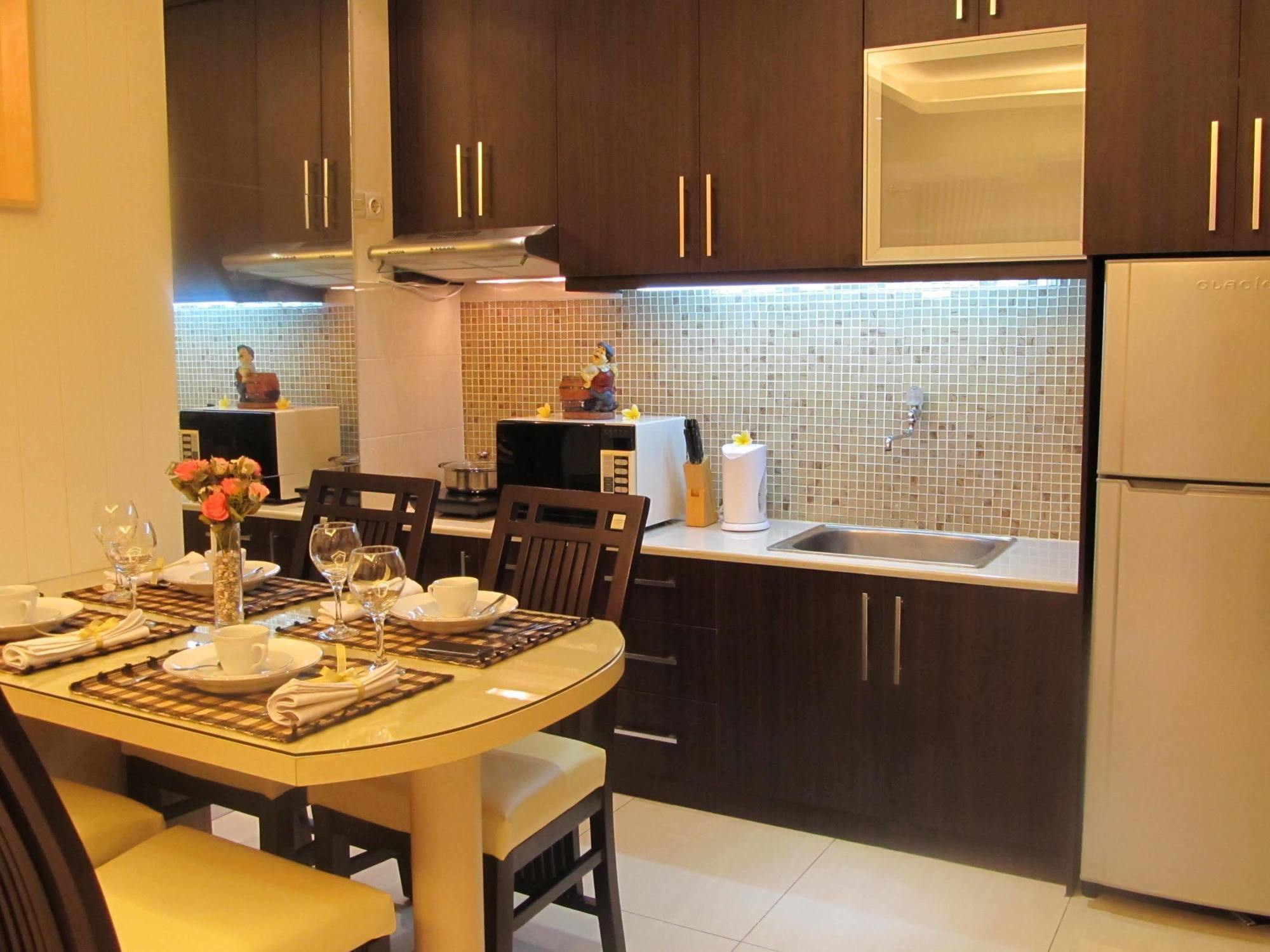 Ravarine Suite Apartment Yakarta Exterior foto